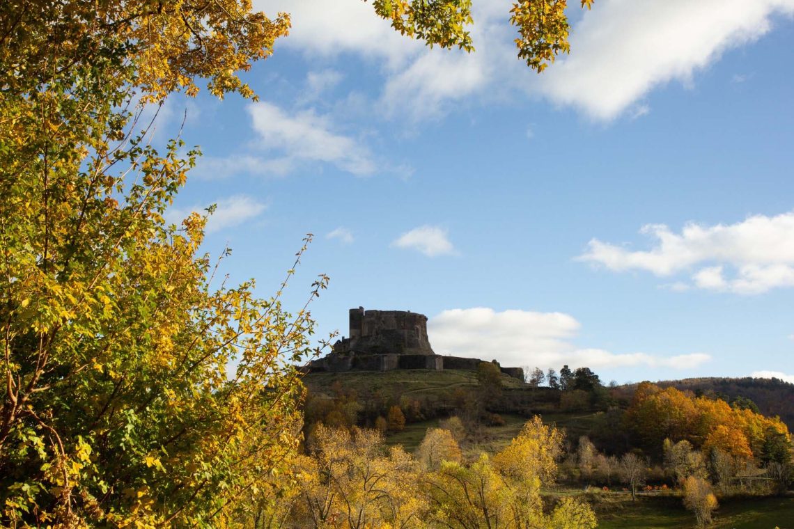 Visiter le Château de Murol et les monuments du Sancy cet automne