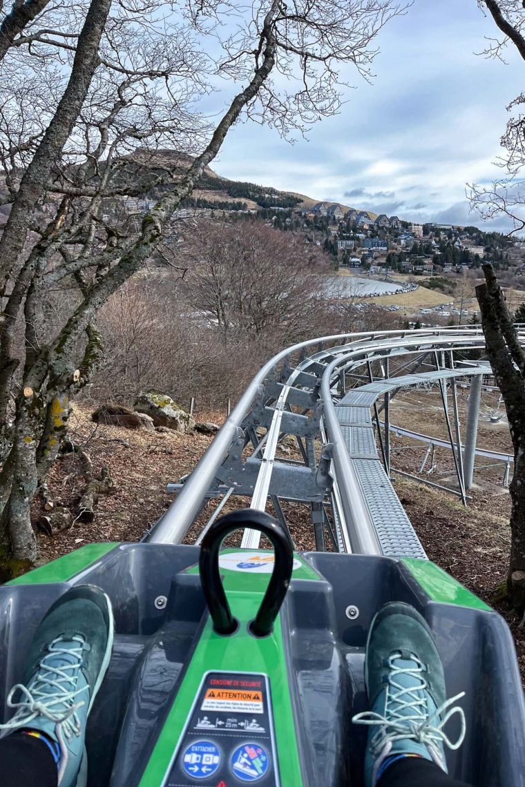 Testez le Super Coaster pendant vos vacances volcaniques en famille à Super-Besse