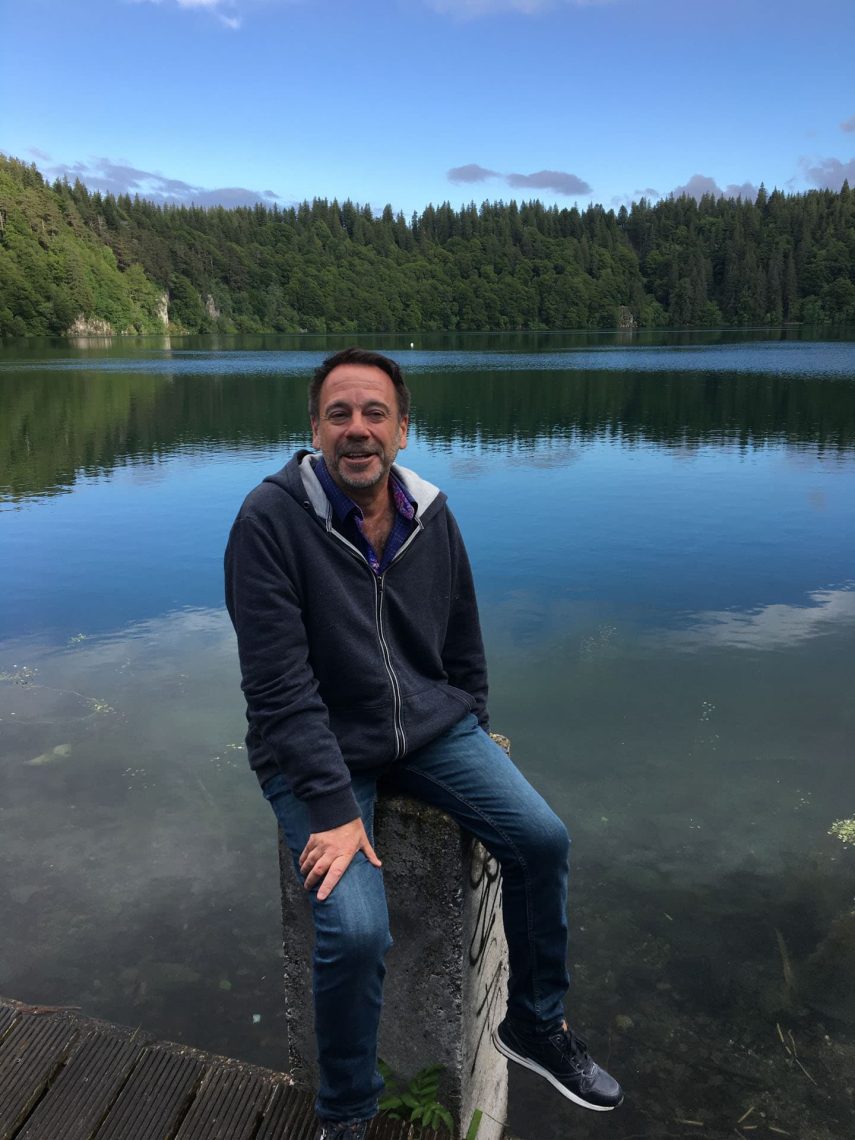 Michel Bussi au lac Pavin dans le massif du Sancy