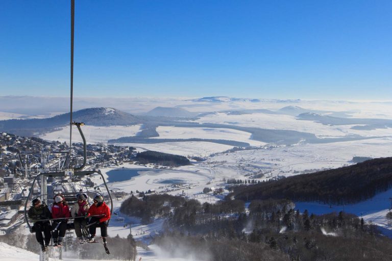 La station de ski de Super-Besse dans le Massif du Sancy en Auvergne