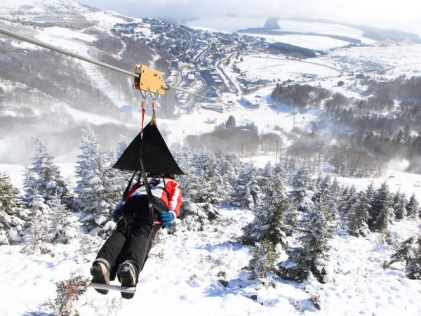 Descendre en tyrolienne fantasticable à Super-Besse