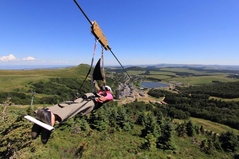 Descendre en tyrolienne Fantasticable à Super-Besse