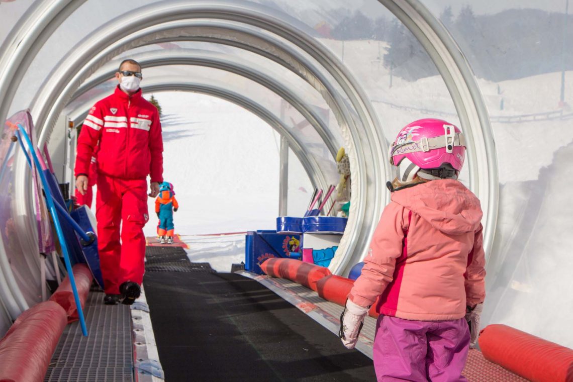 Tapis couvert pour apprendre à skier dès le plus jeune âge à Super-Besse