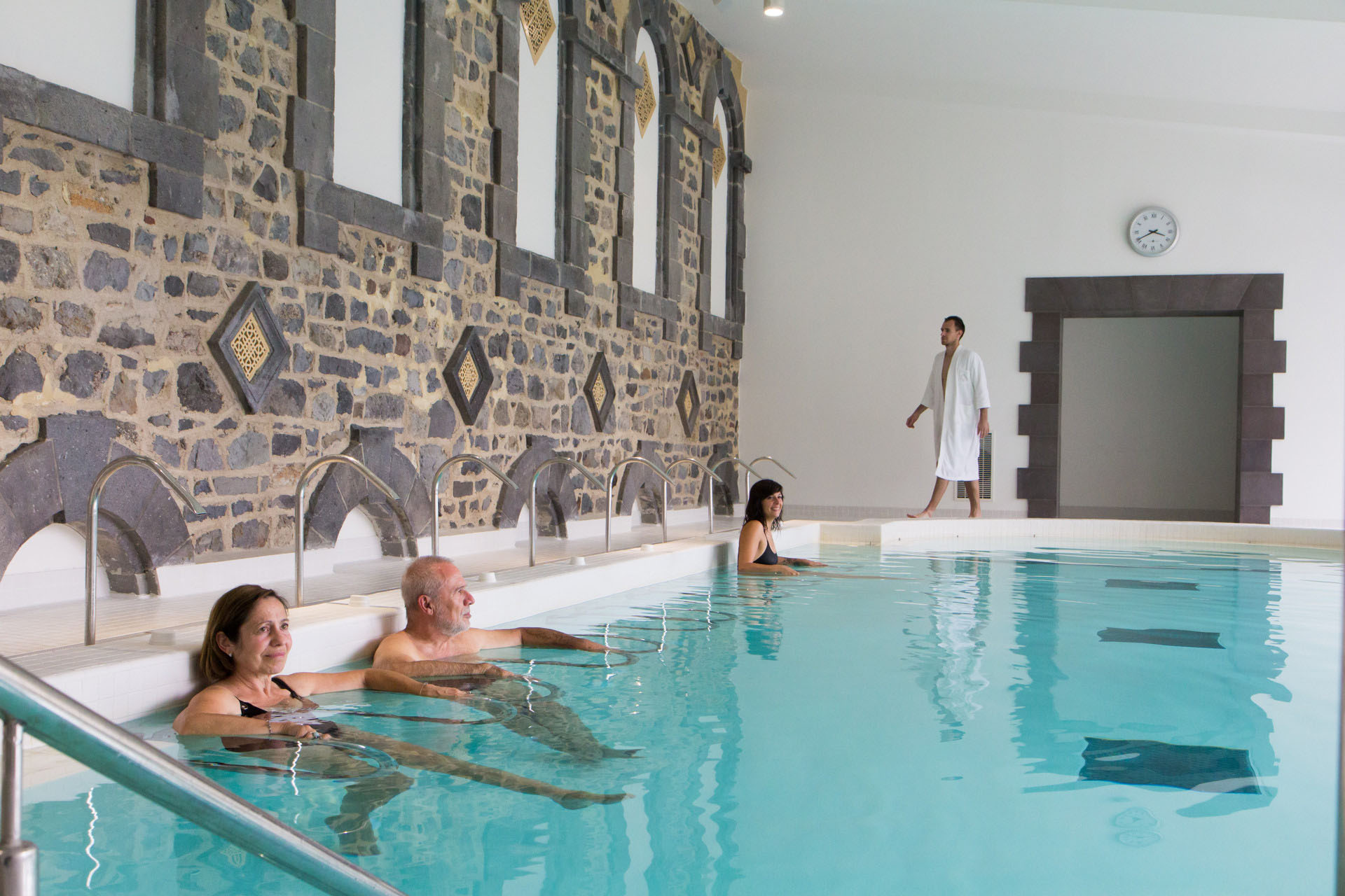 Soins à la piscine thermale du Mont-Dore