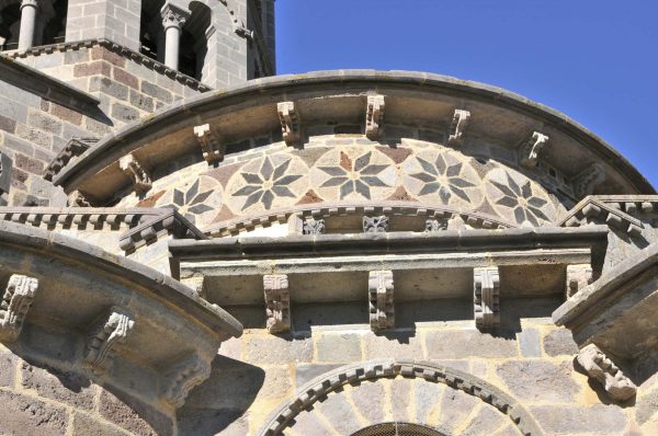 Le chevet de l'église de Saint-Nectaire