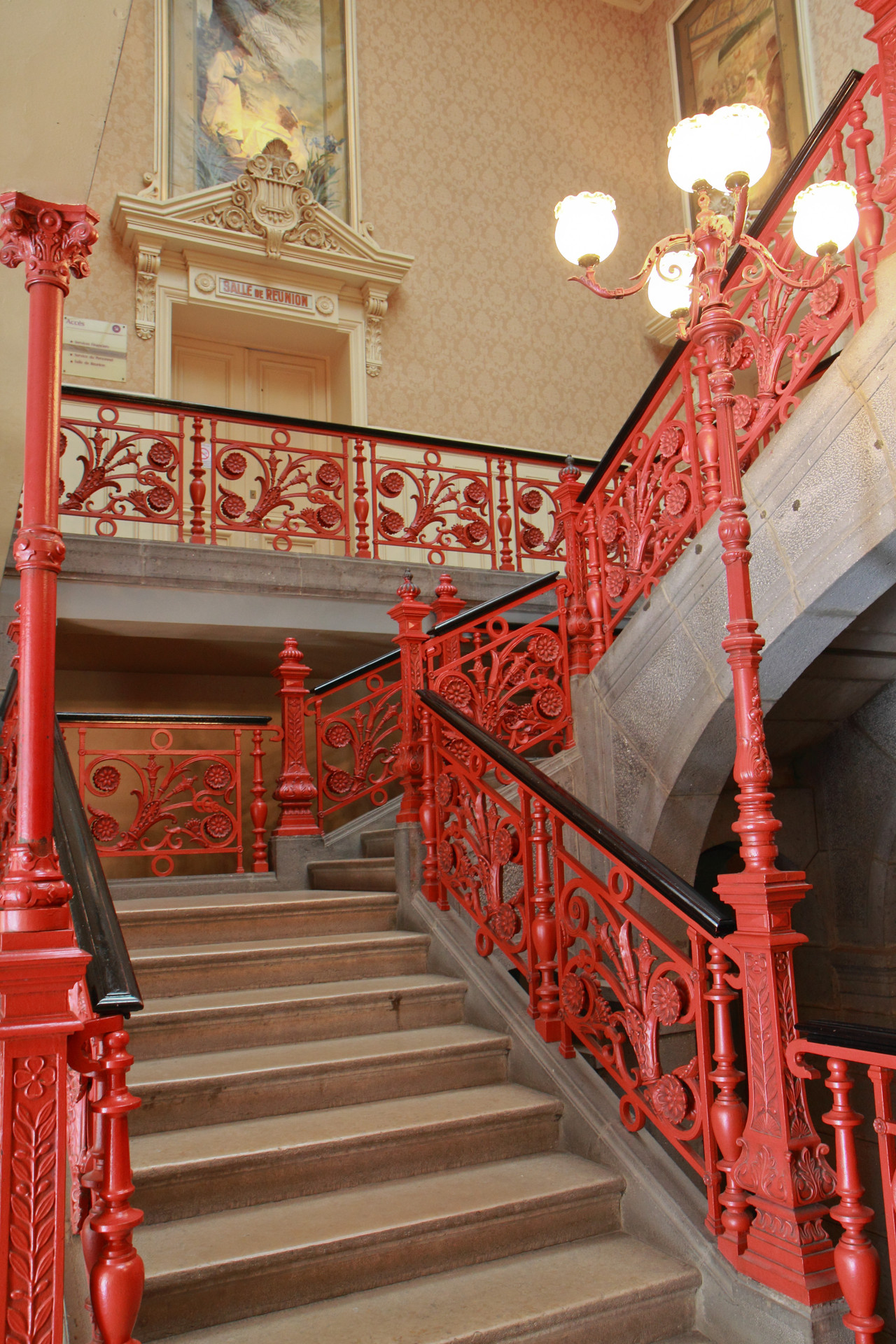 L'escalier de la mairie de La Bourboule L'escalier de la mairie de La Bourboule