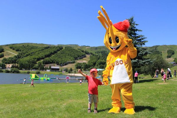 La mascotte Tibou à Super-Besse, destination famille