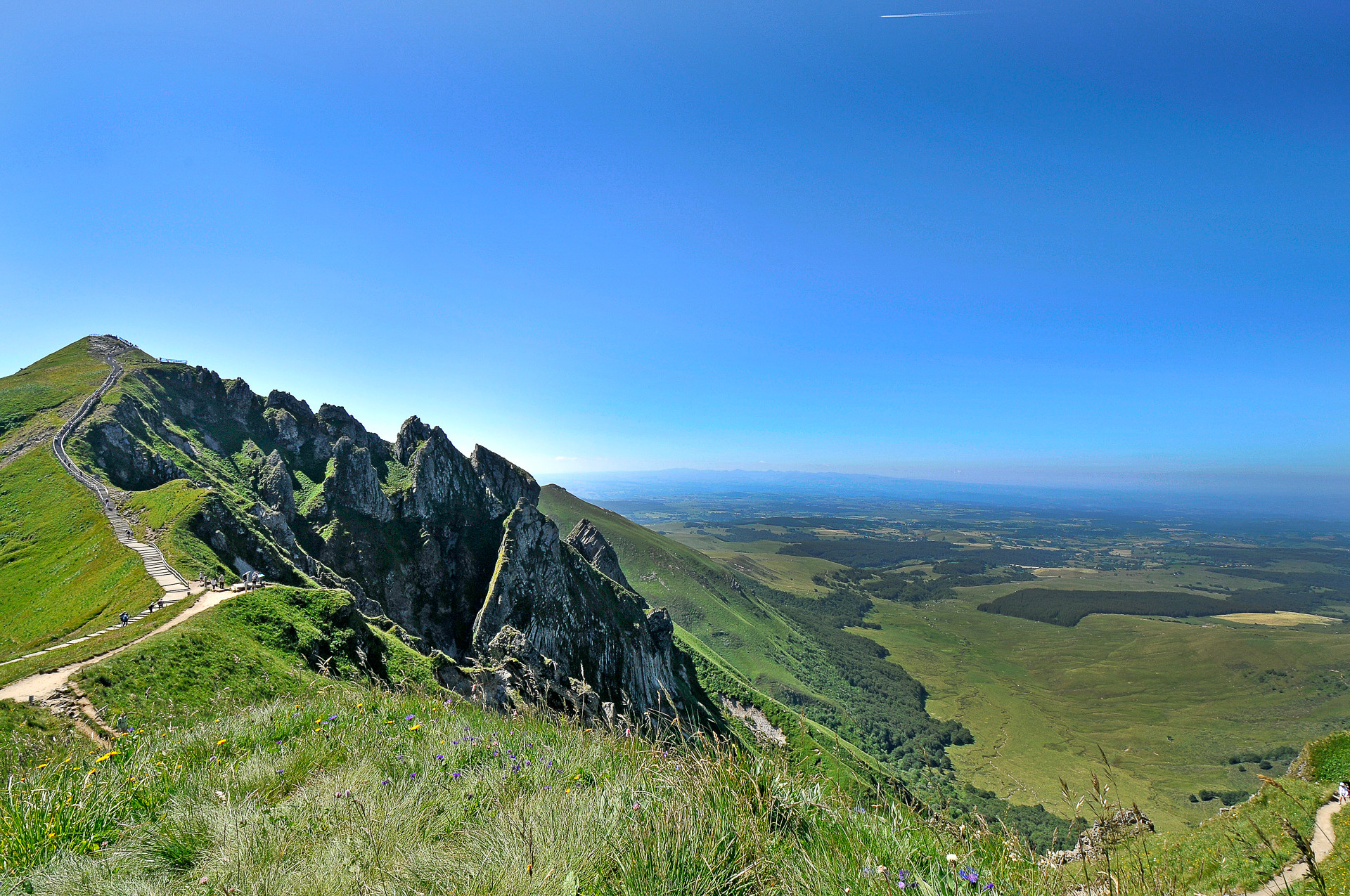 Le volcan du Puy de Sancy et la Vallée glaciaire de la Fontaine Salée