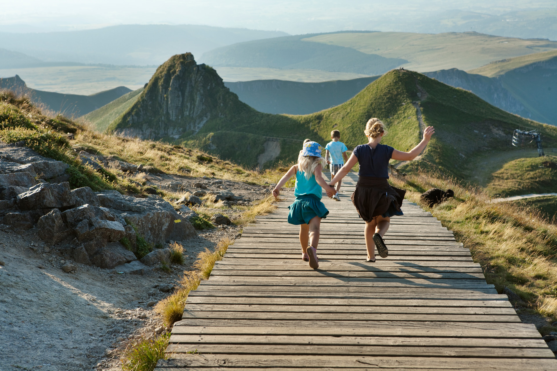 En randonnée sur les crêtes du Sancy en famille