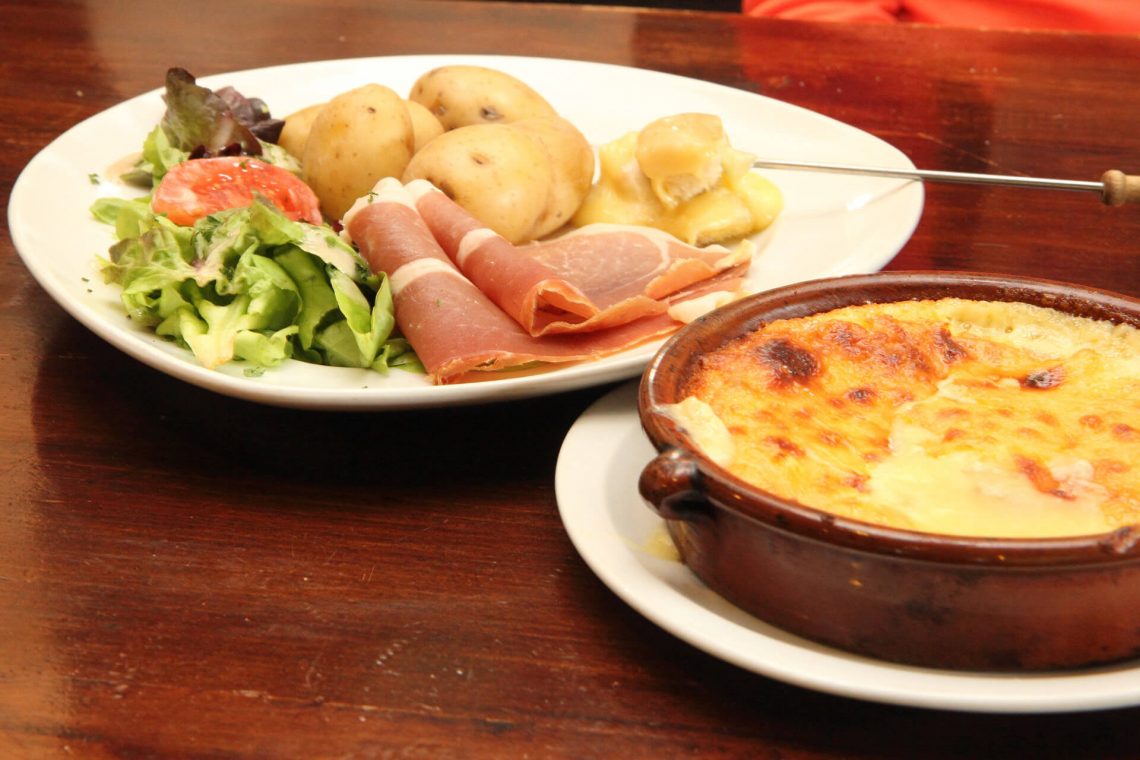 La fondue au Saint-Nectaire, un des classiques du Sancy