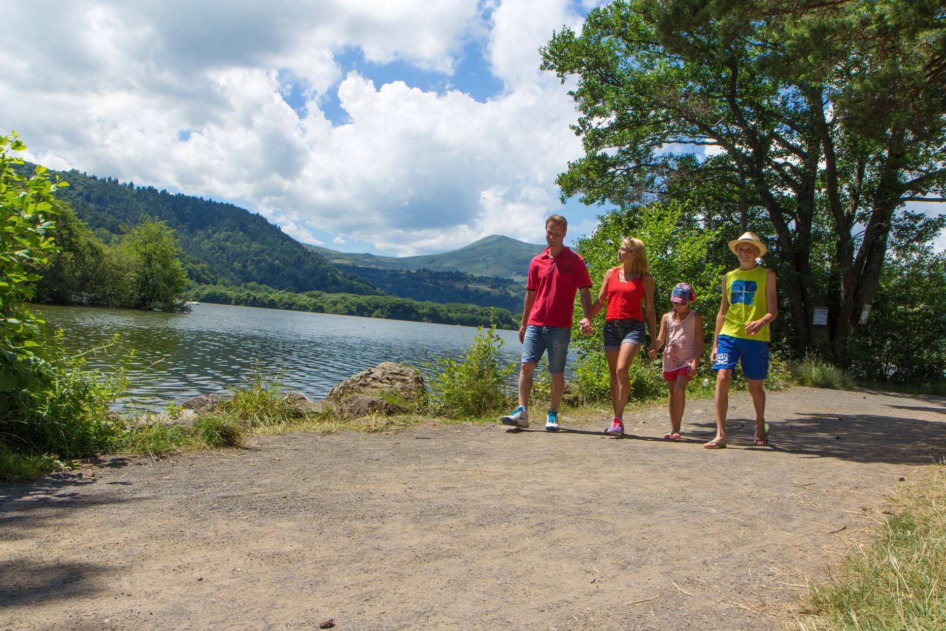 Balade en famille autour du lac Chambon