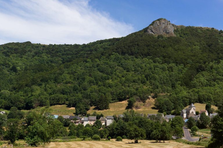 Le village de Valbeleix dans le Massif du Sancy