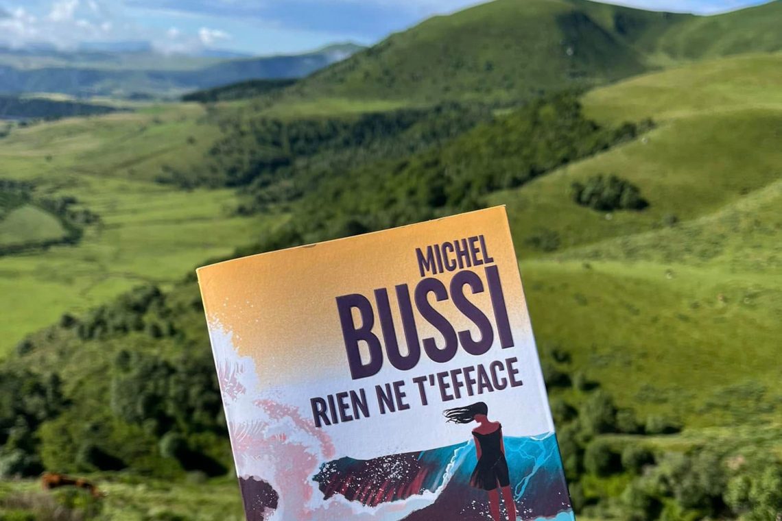 Couverture du roman "Rien ne t'efface", où l'intrigue se déroule en partie dans le Sancy Couverture du roman "Rien ne t'efface", où l'intrigue se déroule en partie dans le Sancy