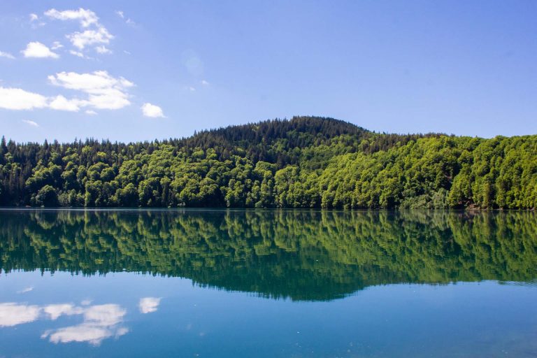 Le Lac Pavin à Besse et Saint-Anastaise