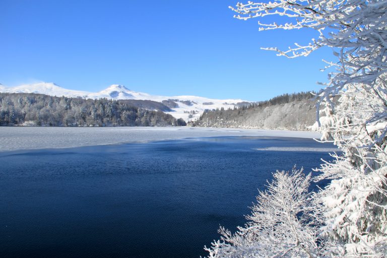 Le Lac Pavin sublime en hiver aussi