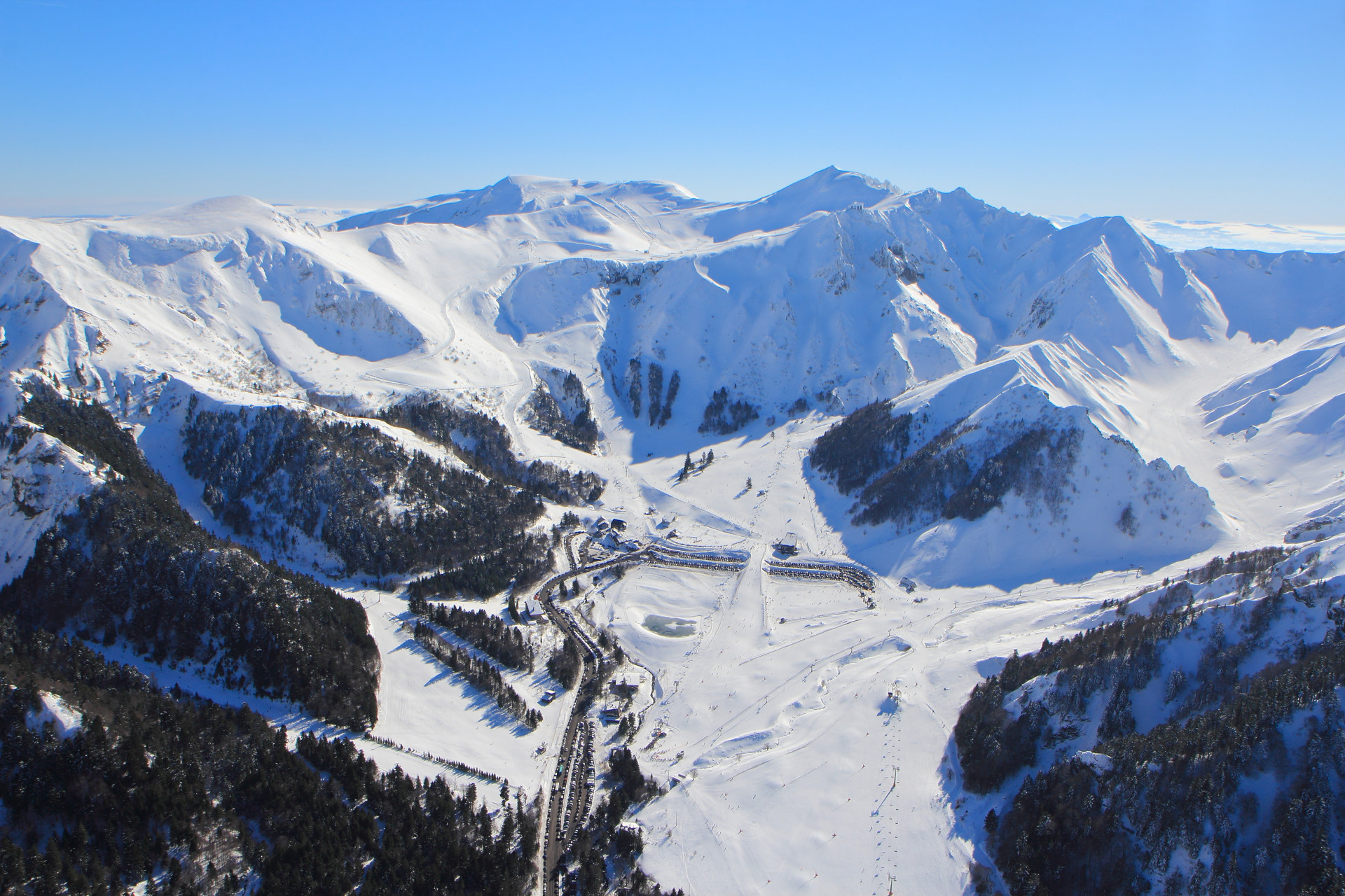 Massif du Sancy enneigé Skier en Auvergne