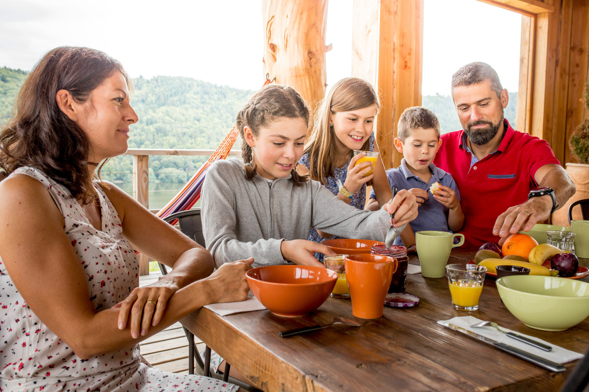 De nombreux hébergements adaptés aux familles sont disponibles dans le Sancy Hébergement famille en Auvergne, dans le Sancy