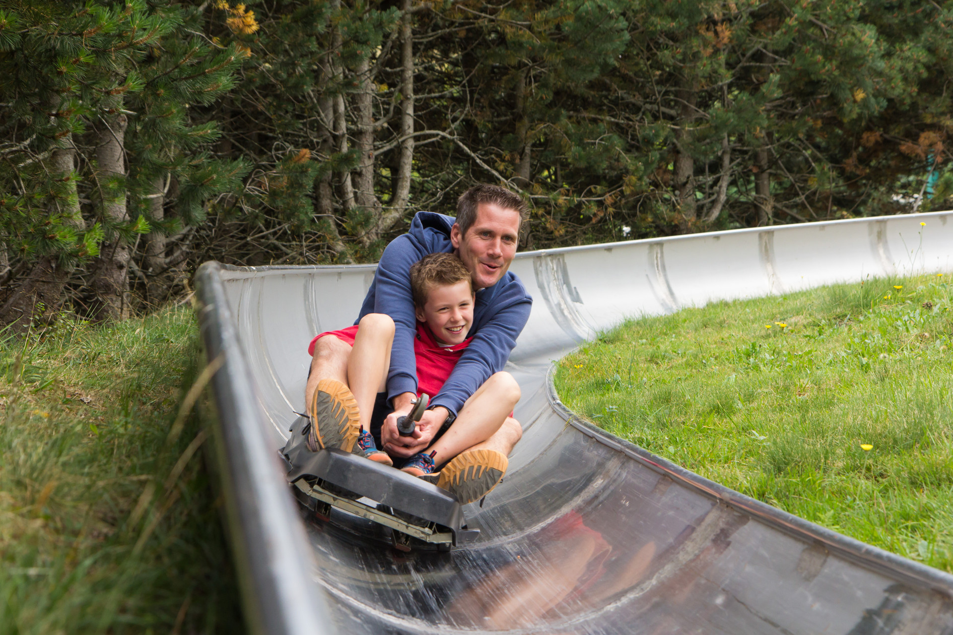 La luge d'été pour une sortie à sensation en famille ! activité en famille en auvergne