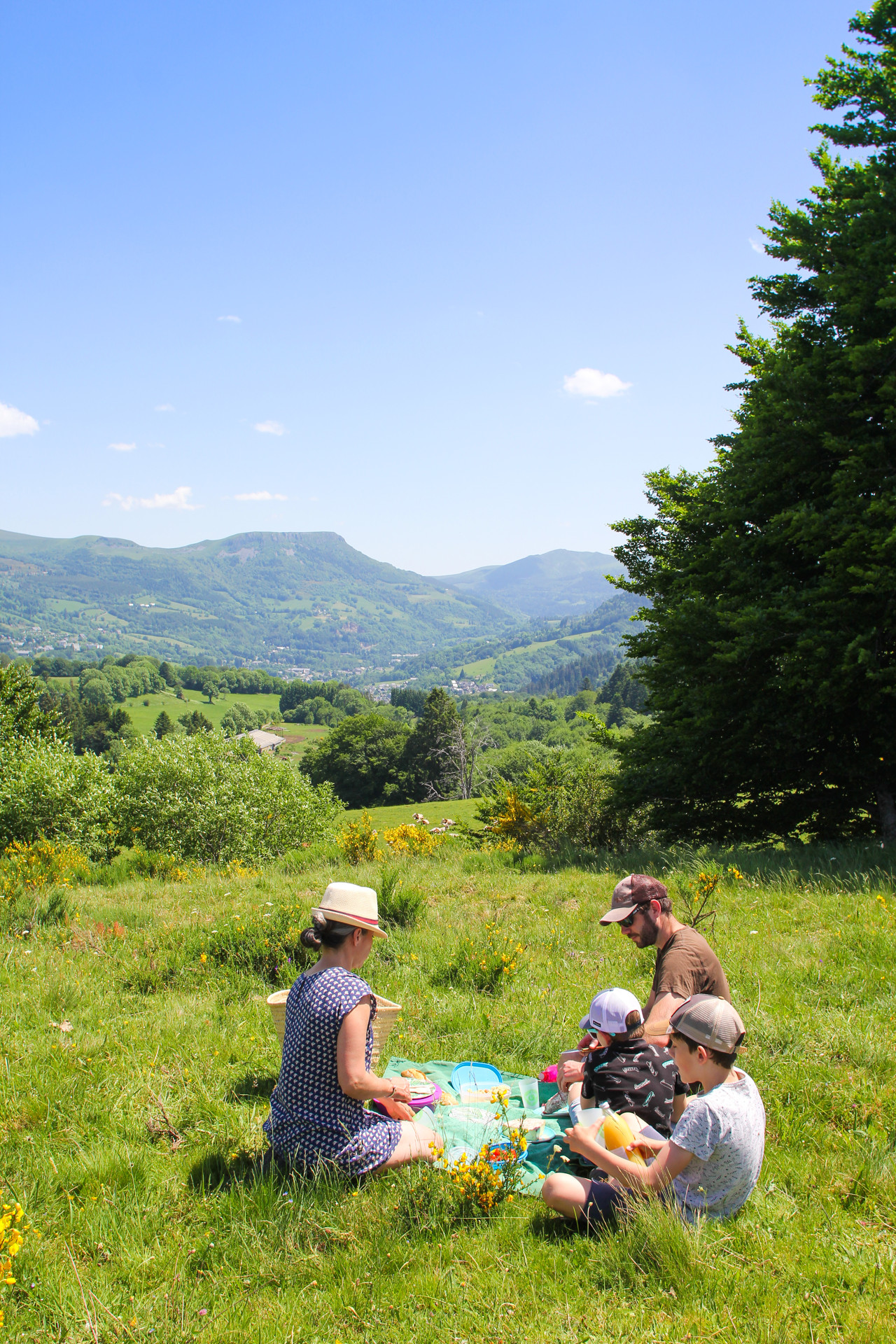 Profitez de l'Auvergne et de ses paysages en famille ! Vacances en famille en France, en Auvergne