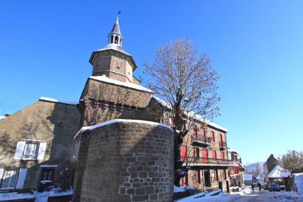 La commune de Besse et Saint-Anastaise en hiver