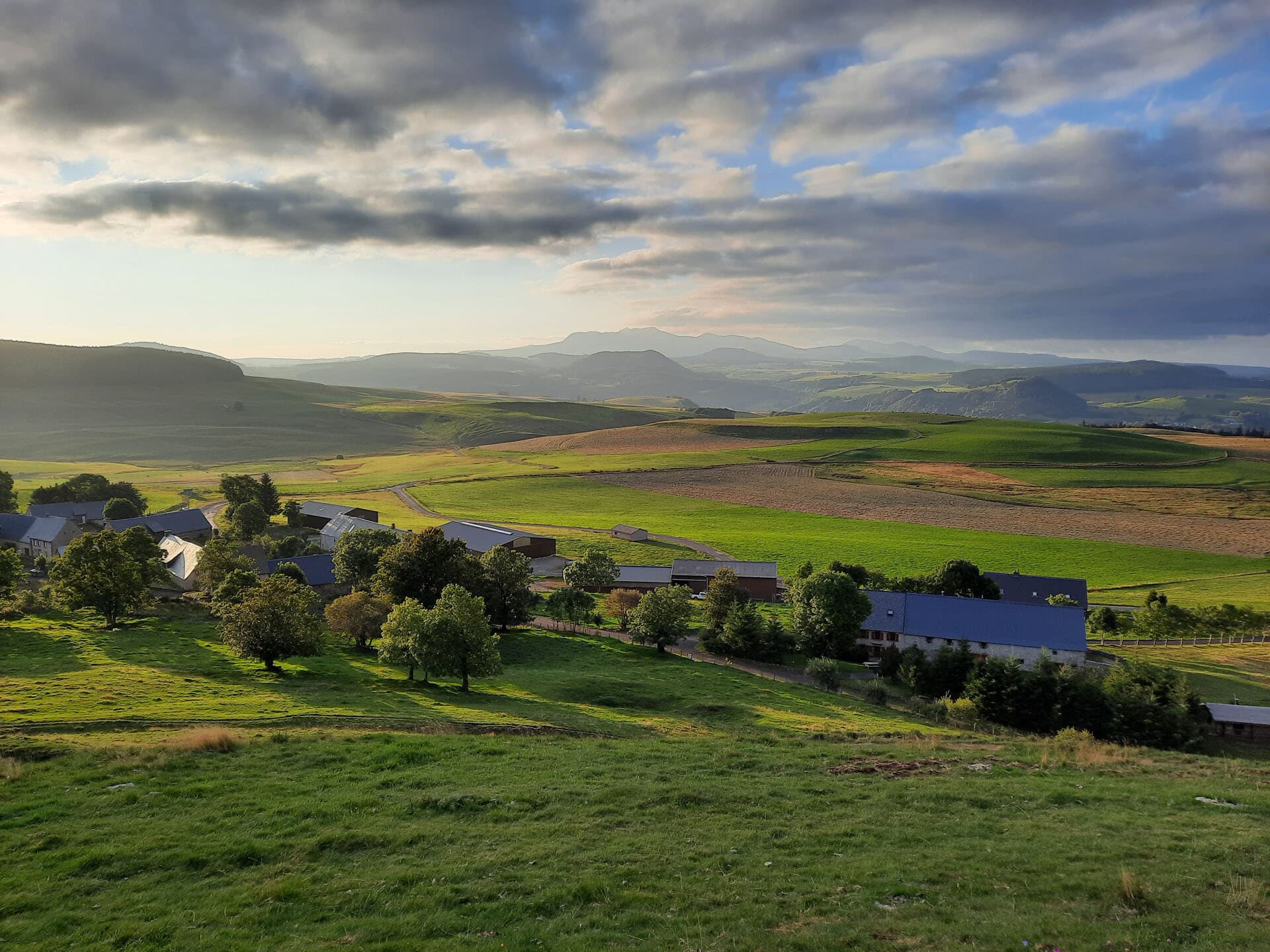 Vue sur le Sancy depuis la Motte de Brion