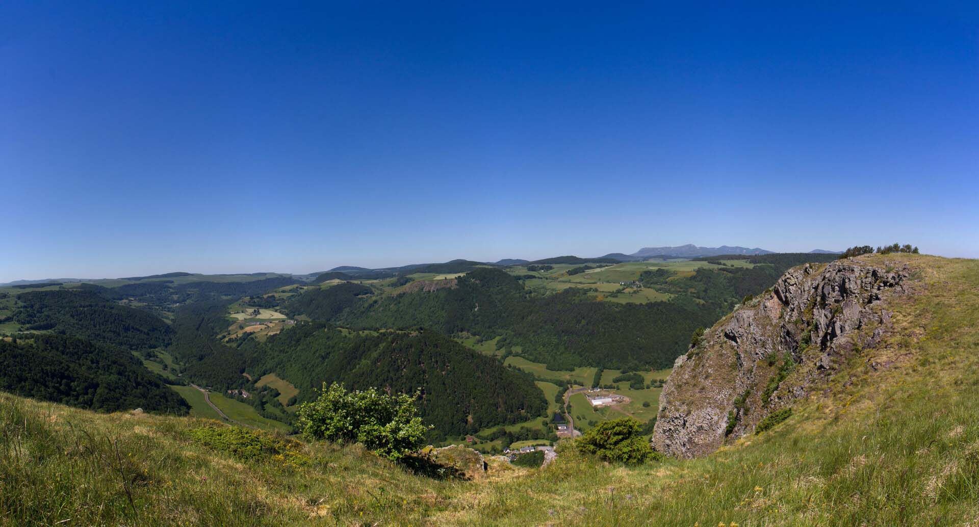 La Roche Nité au Valbeleix, pour un pique-nique avec vue exceptionnelle