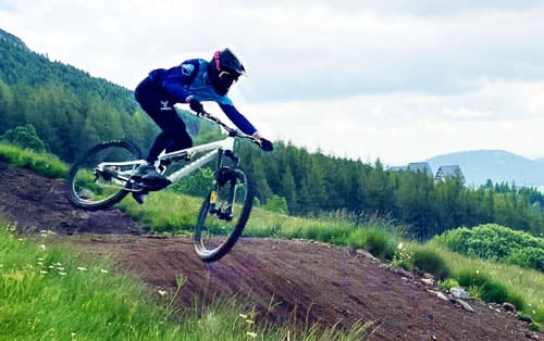Coupe AURA VTT enduro à Super-Besse