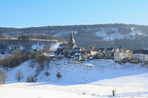 Le village de Chastreix sous la neige