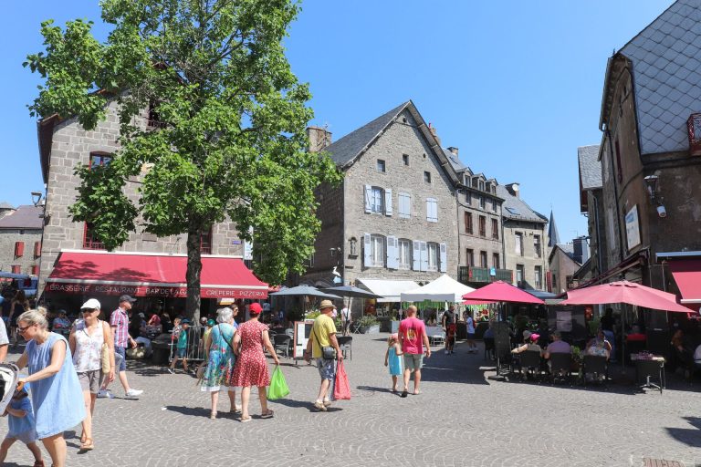 Les marchés autour de Besse ou du Mont-Dore, dans le Massif du Sancy