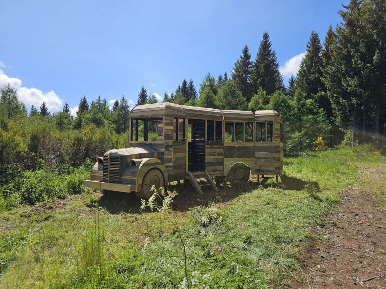 Horizons 2025 : Magic Bus - Besse-et-Saint-Anataise