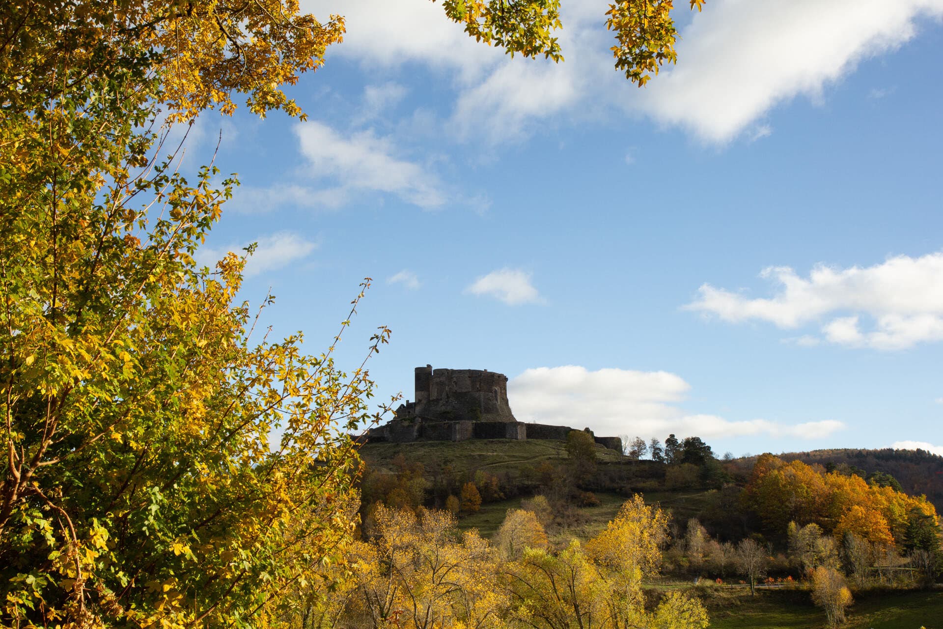 Visitez le château de Murol cet automne