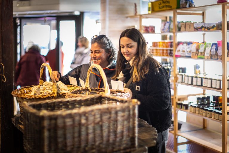Achat produits régionaux dans les magasins du Sancy