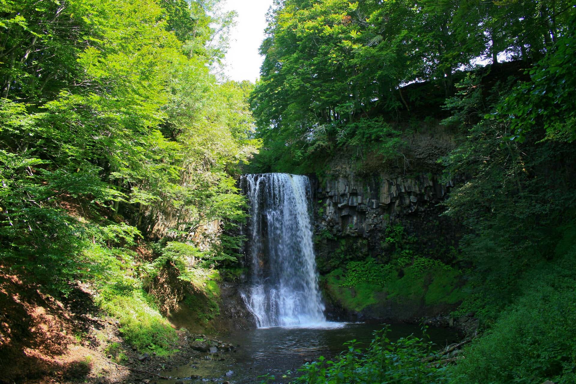La cascade d'Entraigues à Egliseneuve d'Entraigues, idéale pour une pause fraîcheur