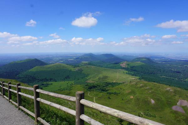 Visitez la chaîne des Puys, à quelques kilomètres du massif du Sancy - Crédits A. Maitre