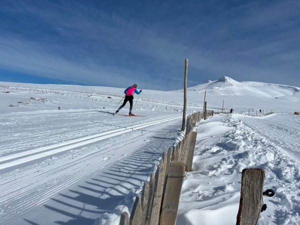 Cross country skiing in the Plaïnes Brûlées near Chastreix-Sancy and Le Mont-Dore